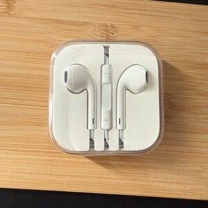 Apple White EarPods with Remote and Mic